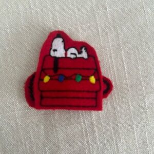 Christmas Snoopy inspired feltie hair bow clip
Handmade/embroidered